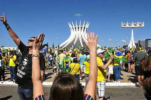 Movimentos de domingo foram representativos, mas governo não dá mostras de empenho na articulação política