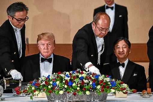 O presidente Donald Trump se encontra pela primeira vez com o imperador Naruhito (D): banquete de Estado no Palácio Imperial, em Tóquio