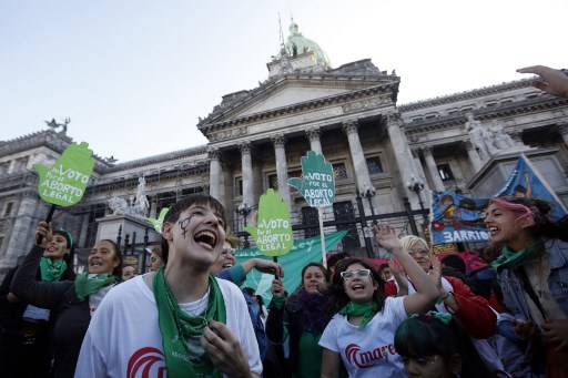 Organizações em favor do aborto legal buscam instalar a questão na campanha eleitoral para as eleições gerais de 27 de outubro