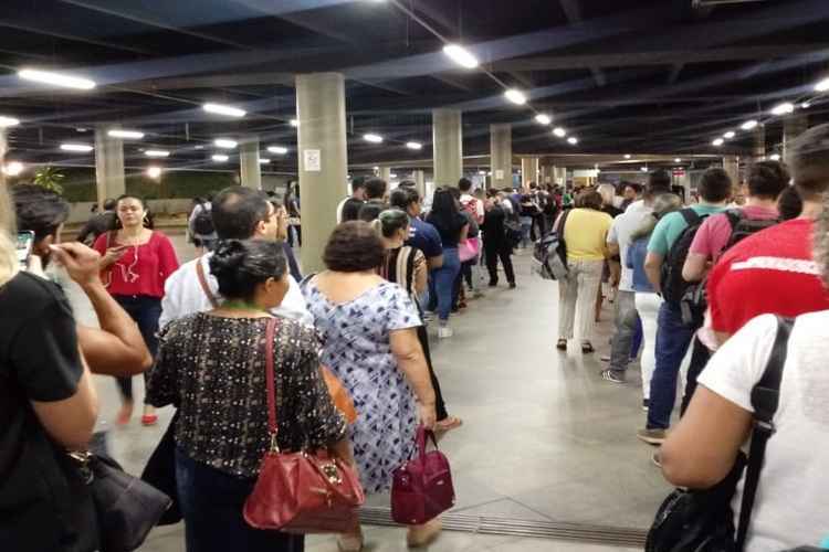 Longas filas se formaram na Estação Central