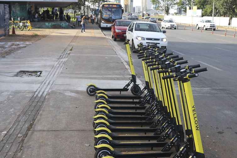 Patinetes elétricos invadiram as ruas das grandes cidades nos últimos meses