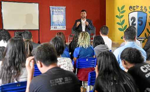 Secretário Rafael Parente lançou projeto de combate à violência