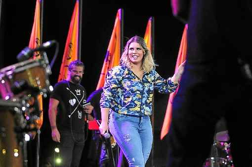 O segredo durou até ontem de manhã, quando a cantora percorreu a Rodoviária do Plano Piloto para entregar panfletos sobre o show gratuito que faria na Torre de TV. Para alegria dos fãs, a festa foi completa, com direito a sucessos e músicas novas