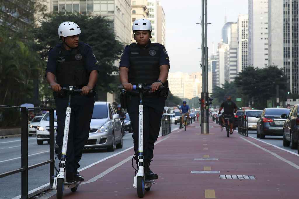 Começam a valer regras para uso de patinetes em São Paulo