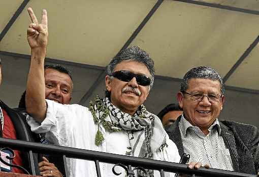 Festa para Jesús Santrich na sede do partido Farc, em Bogotá: após pouco mais de um ano, ele deixa a prisão por ordem da Corte Constitucional