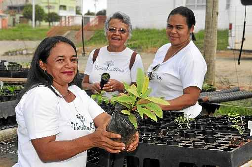 Maria de Souza (E), Maria de Lourdes (C) e Maria de Jesus