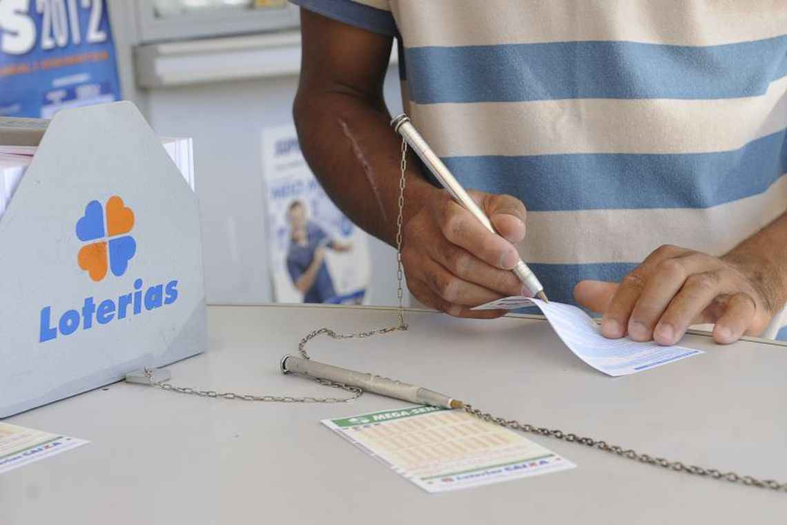 Sorteio ocorreu no Caminhão da Sorte em Salvador. Aposta de Uberlândia (MG) acertou os cinco números da quina. Confira o resultado da Lotomania e da Lotofácil