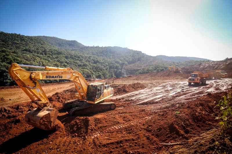 Dados da Agência Nacional de Mineração mostram que ontem o  deslocamento do  talude da mina superou em  9 centímetros  o de sábado, e com maior velocidade. Uma placa de 600 metros descolou-se  na sexta-feira