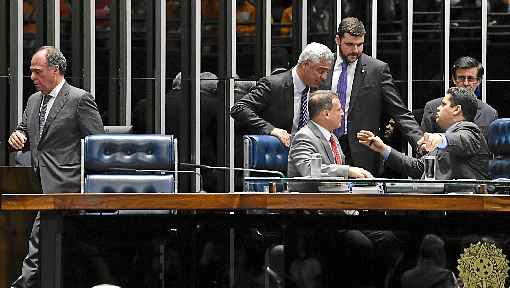 Mesa do Senado, durante a votação da MP no início da noite de ontem: mesmo que de última hora, o Planalto conseguiu vitória no Congresso