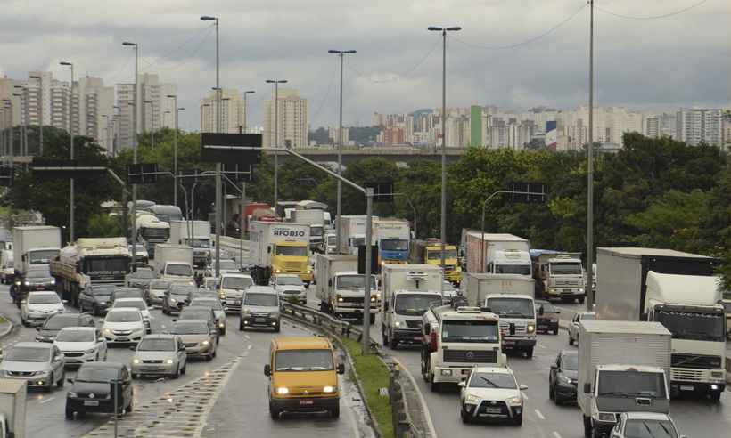 Pela legislação atual, ao atingir 20 pontos o documento fica suspenso