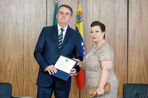 Bolsonaro com Maria Teresa Belandria: assessores da área militar desaconselharam a formalização da relação diplomática entre os dois governos