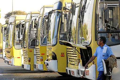 Motoristas de ônibus visitaram o presidente da Câmara para pedir regra diferenciada à categoria