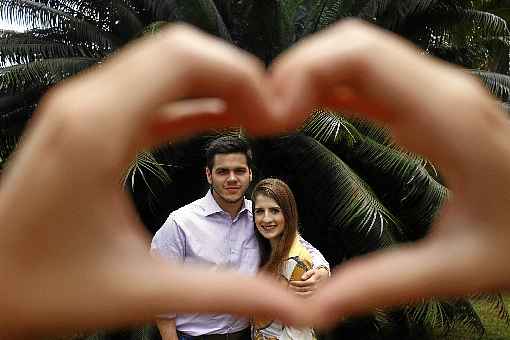 Camila e Jorge não aguentaram a distância física e hoje não se desgrudam mais