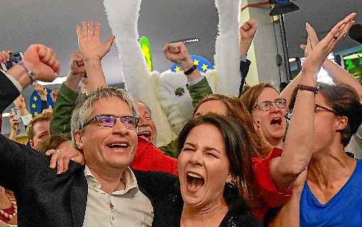 Festa na sede de campanha dos verdes alemães: votação recorde, segundo lugar nacional e vitória nas grandes cidades