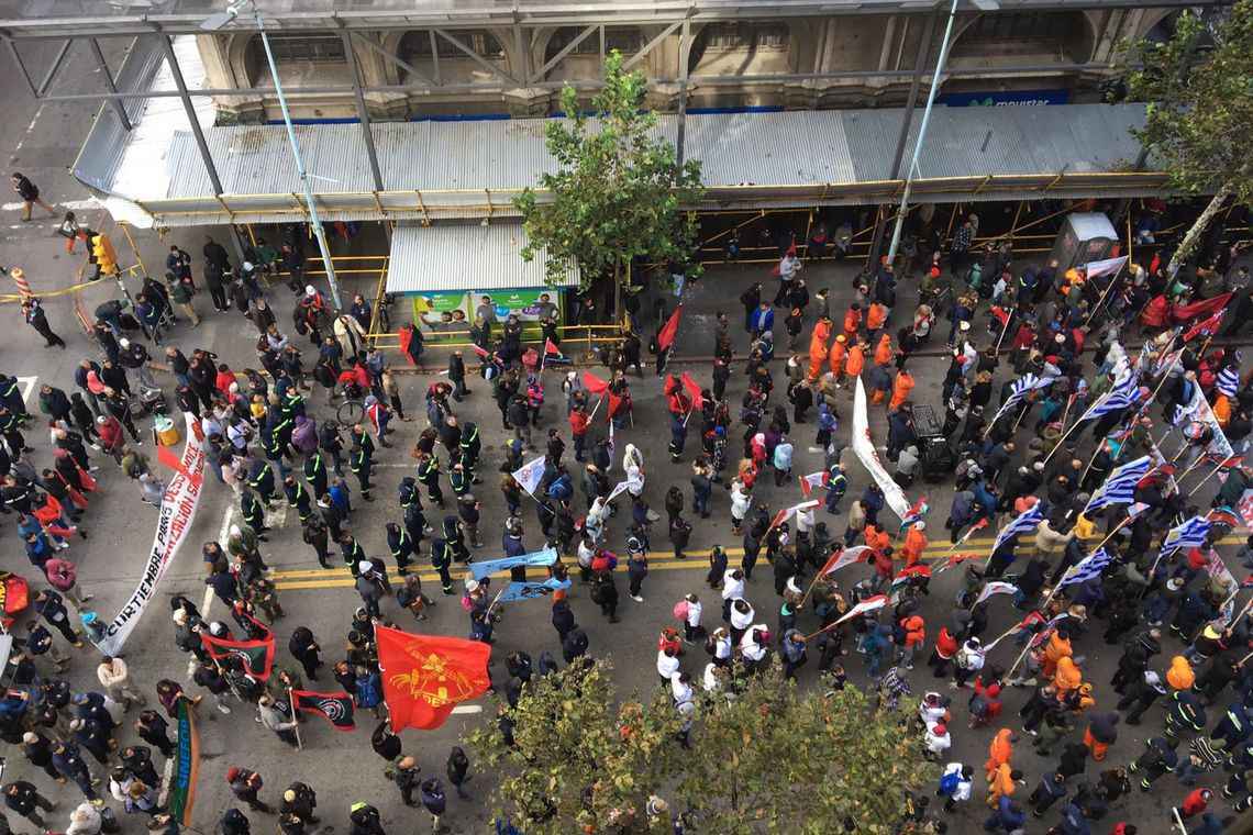 Greve geral é o mais recente capítulo de um conflito que se arrasta há meses