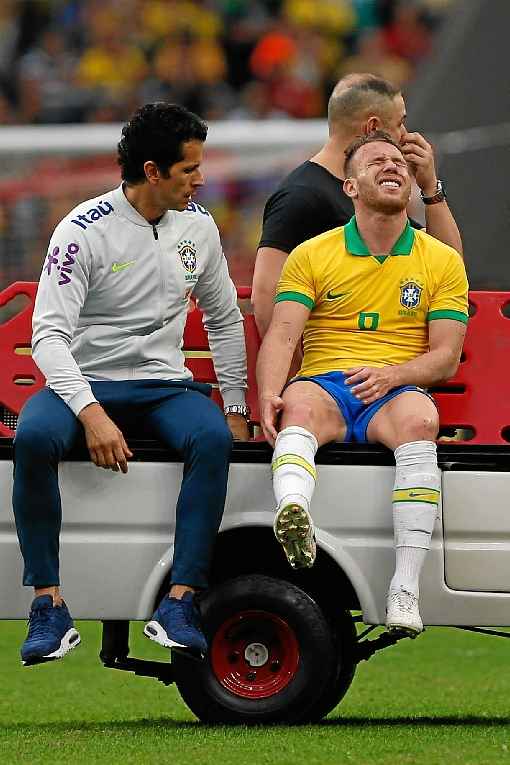 Arthur se machucou no amistoso do último domingo da Seleção