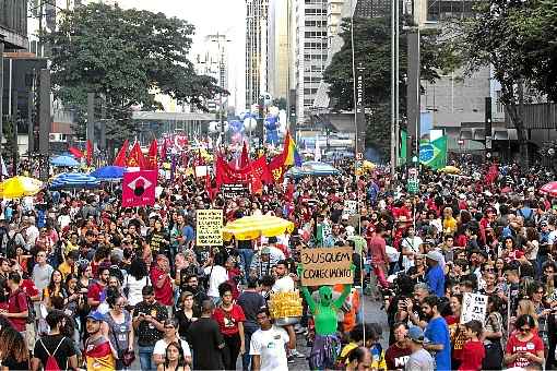 Avenida Paulista: educação e reforma da Previdência foram os focos dos protestos na capital de São Paulo e   em quase todo o país