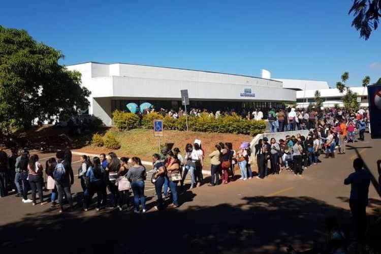 Das 1,5 mil mulheres que fizeram fila diante do Hmib, apenas 450 conseguiram agendar o procedimento