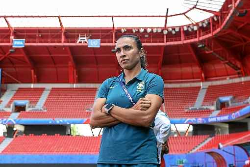 A atacante Marta iniciará a partida como titular, mas será reavaliada durante o intervalo para saber se terá condições de continuar até o final do jogo