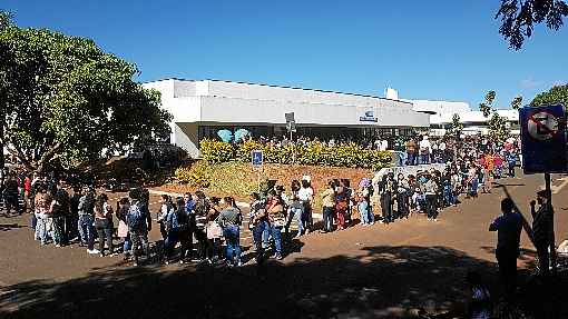 Das 1,5 mil mulheres que fizeram fila diante do Hmib, apenas 450 conseguiram agendar o procedimento