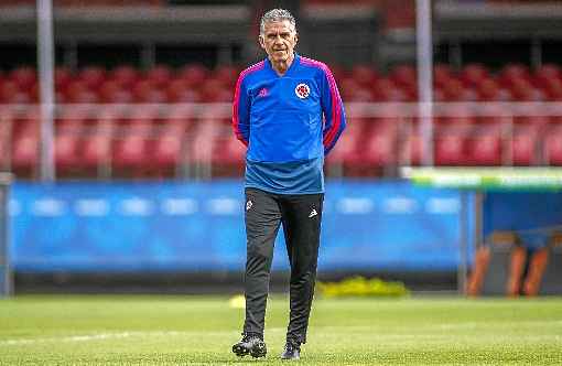 O português Carlos Queiroz comanda a equipe colombiana