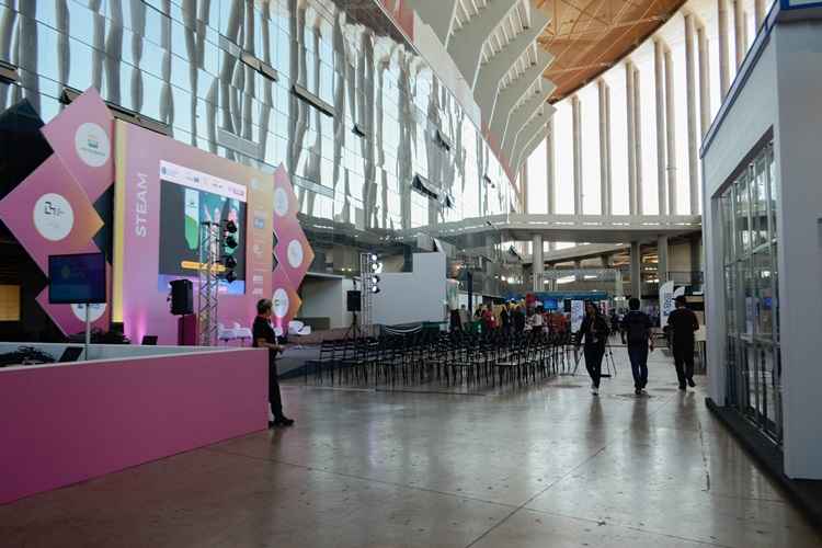 Open Campus é a área gratuita do evento com simuladores, drones, estandes de patrocinadores, MakerSpace, Startups & Makers, Educação do Futuro, Roboticampus, Campus Jobs e praça de alimentação