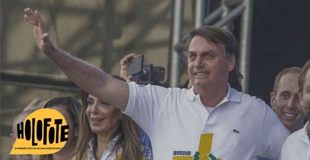 Jair Bolsonaro acena na Marcha Para Jesus, em São Paulo