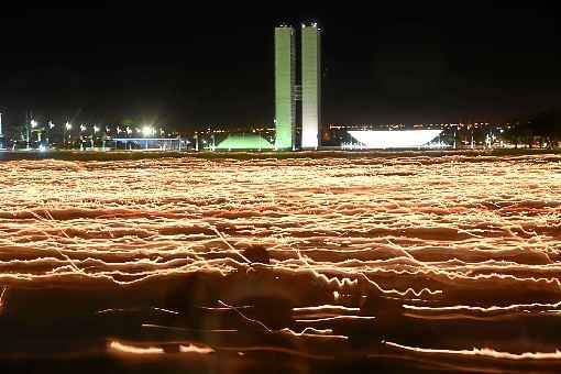 A procissão, que teve início em frente à Catedral de Brasília, é o ponto alto dos festejos que lembram o mistério da Eucaristia