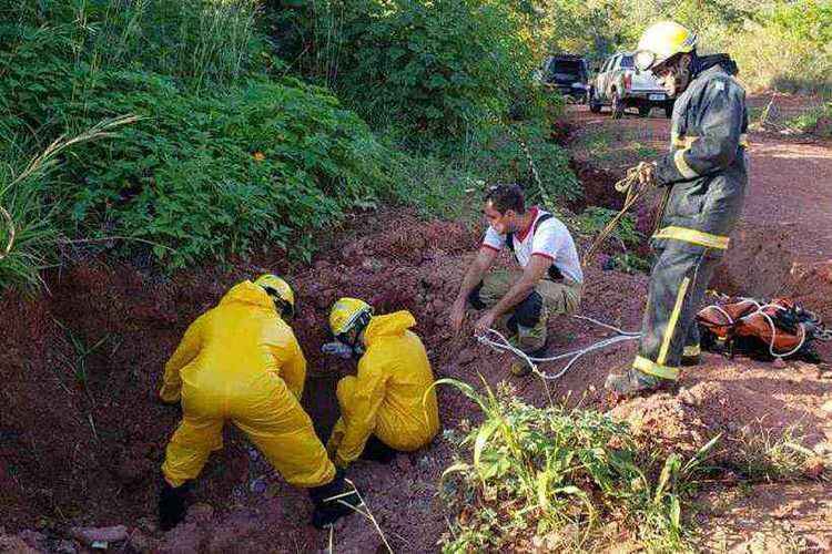 Corpo de vítima foi jogado em uma manilha