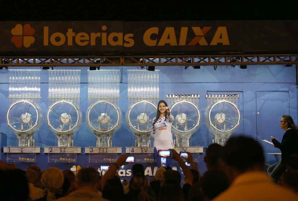 O sorteio ocorreu no Espaço Caixa Loterias, no Terminal Rodoviário do Tietê, em São Paulo. Lotofácil teve sete bilhetes acertadores com 15 pontos