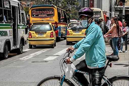 A dificuldade de locomoção nas cidades deixa as pessoas mais expostas a poluentes e ruídos