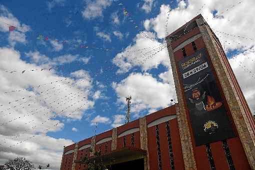 Há 38 anos na agenda dos festejos juninos, o arraial do Santuário São Francisco de Assis promete reunir cerca de 15 mil pessoas. Confira também outras festas que ocorrem neste fim de semana