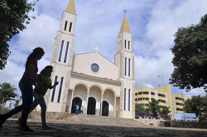 A suspeita é de que os réus desviassem dinheiro arrecadado em casamentos, batizados e de eventos promovidos pelas 33 paróquias vinculadas à Diocese de Formosa