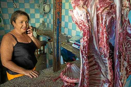 Sidnaura lembra que a família comemorou o Plano Real. Agora, com a venda de carne, ela aponta problemas para se manter