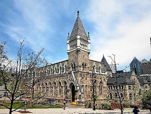 O câmpus da McGill University, a mais antiga da cidade