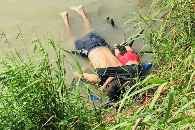 Corpos de migrante e filha que morreram afogados chegam a El Salvador