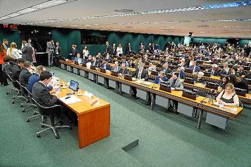 A Comissão Especial não deve insistir na inclusão de todos os servidores e assunto deve ficar para o plenário