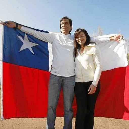 Ex-goleiro Roberto Rojas e a esposa, Viviane, na torcida pelo Chile em São Paulo