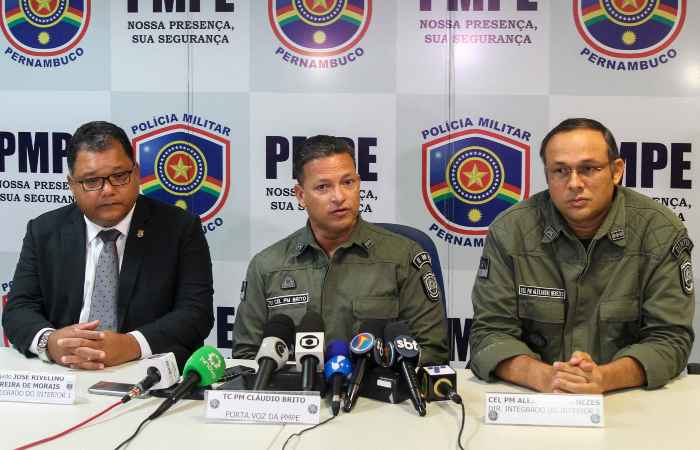 Participaram da coletiva o delegado José Rivelino, da Diresp Interior, o tenente-coronel Luiz Brito, porta-voz da PMPE, e o coronel da PM Alexandre Menezes