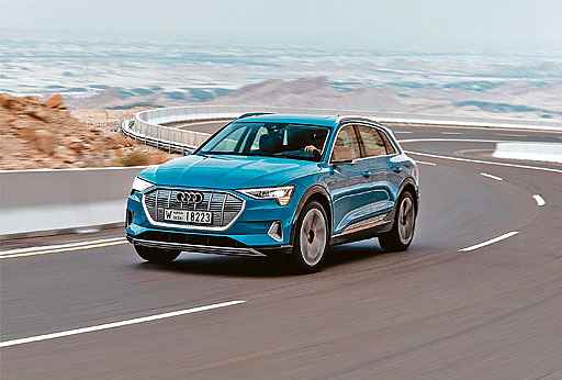 Modelos como o Audi e-tron, 100% elétrico, terão que emitir ruído de funcionamento para alertar pedestres