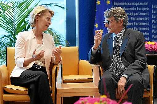 David Sassoli, eleito presidente da Eurocâmara, com a nomeada para a Comissão Europeia, Ursula von der Leyen: críticas ao conchavo