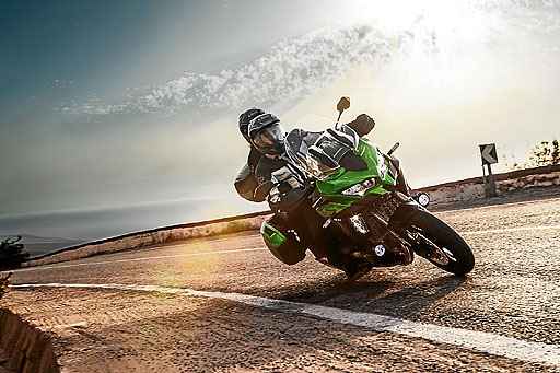 A Versys 1000 Grand Tourer tem suspensão eletrônica, ajustada conforme o peso, e motor de 120 cavalos com mais eletrônica