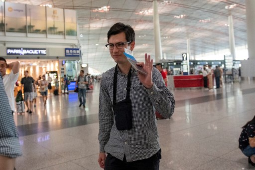 Estudante australiano Alek Sigley no aeroporto internacional de Pequim, na China.