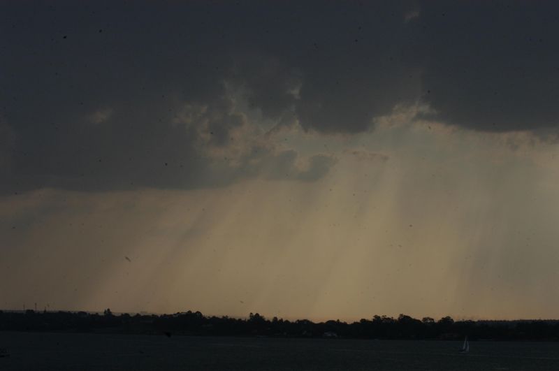 Tempestade é resultado de fluxos de ar quentes e úmidos, informa a Agência de Meteorologia do país