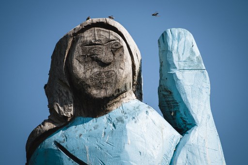 Depois do pastel da Melania, mel da Melania e até sapatilhas da Melania, a cidade natal da primeira-dama americana terá a primeira estátua de sua filha mais famosa