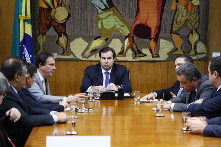 Maia em reunião com governadores do Nordeste: mudanças poderiam dificultar a aprovação da PEC previdenciária