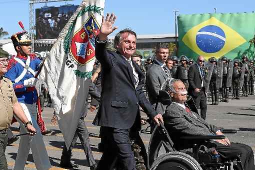 Bolsonaro na solenidade do 196º aniversário da criação do Batalhão do Imperador: 