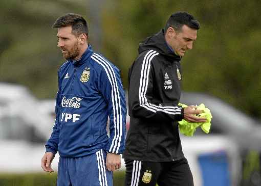 Discurso amargurado do treinador da Argentina lembra Cláudio Coutinho no Mundial de 1978. Scaloni diz que o lugar da seleção alviceleste era na final %u2014 não contra o Chile, pela terceira posição