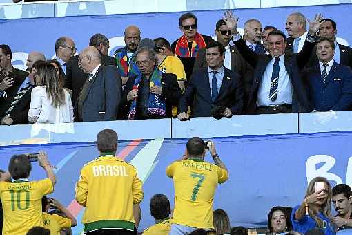 No Maracanã, Guedes, Moro e Bolsonaro assistem à final da Copa América e testam a popularidade do governo