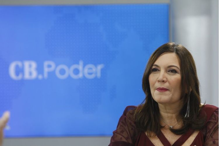 imagem da deputada federal Bia Kicis, sentada durante uma entrevista ao programa CB Poder da Tv BrasÃ­lia em parceria com o Correio Braziliense